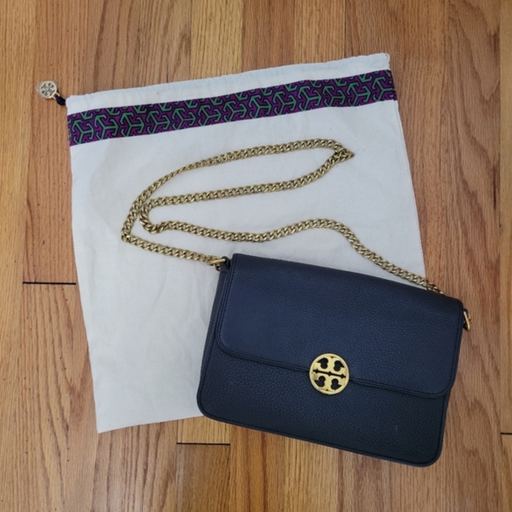 Tory Burch Chelsea Shoulder‎ Bag in Black Pebbled Leather Minimalist Luxury